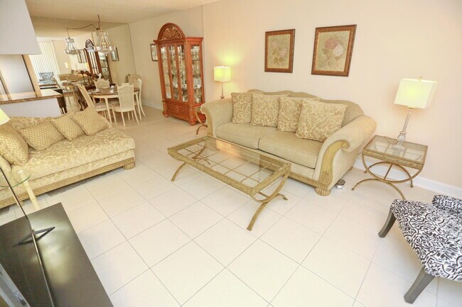 Building Photo - 1009 N Ocean Blvd