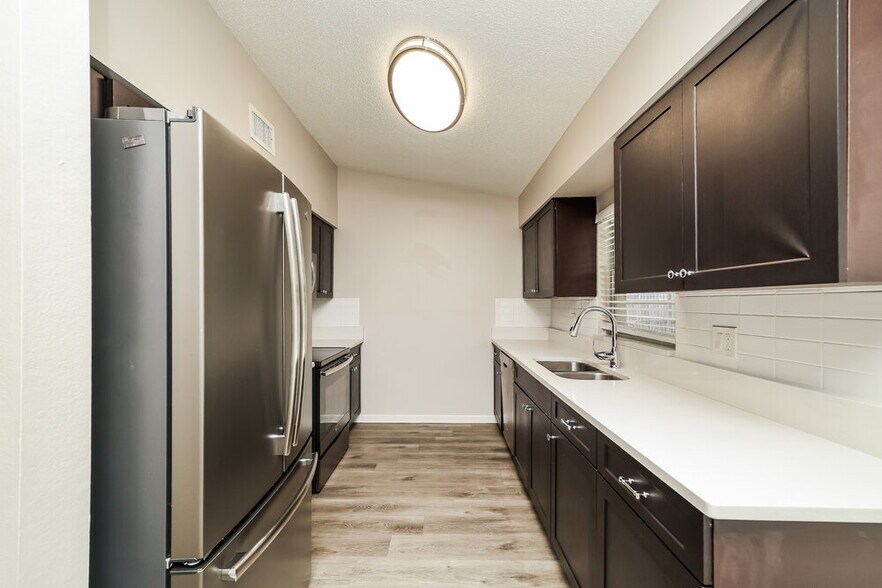Building Photo - 1828 Craven Dr