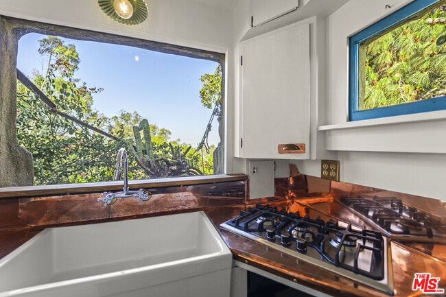 Building Photo - 1403 Avon Park Terrace