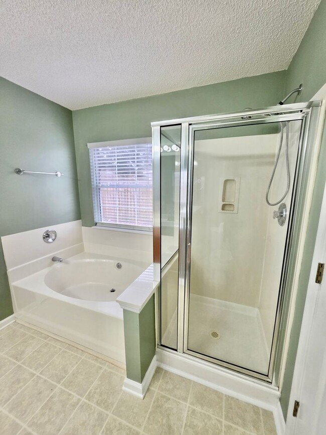 Building Photo - Charming 3 bedroom with fenced in yard - Tall Pines - Ladson