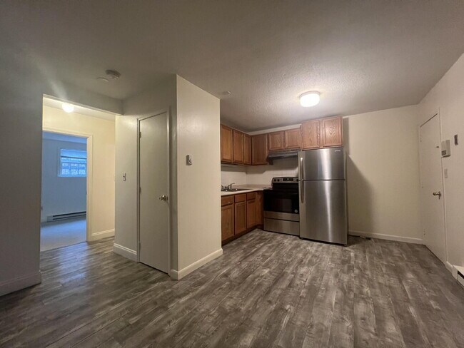 Building Photo - Price reduced! June 1st move in! Tour 5/22...
