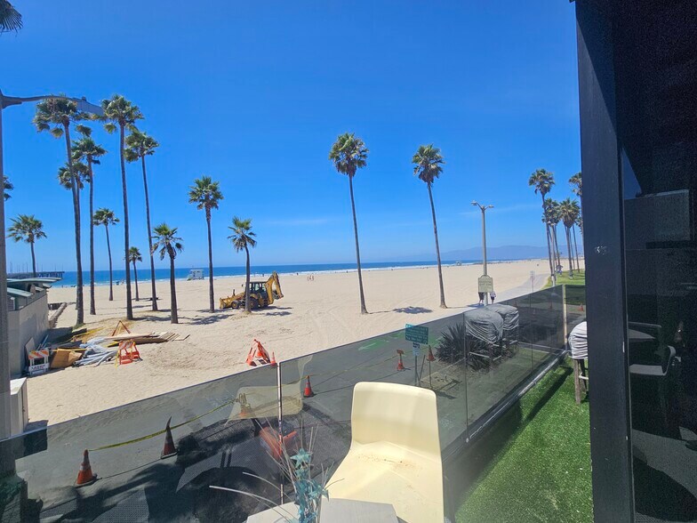 Building Photo - 3009 Ocean Front Walk