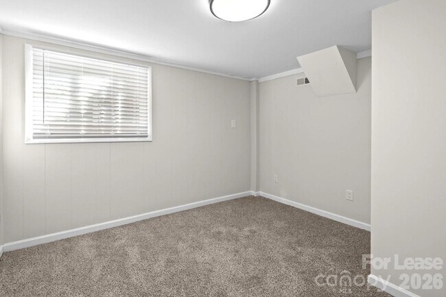 Building Photo - 801 Davenport St