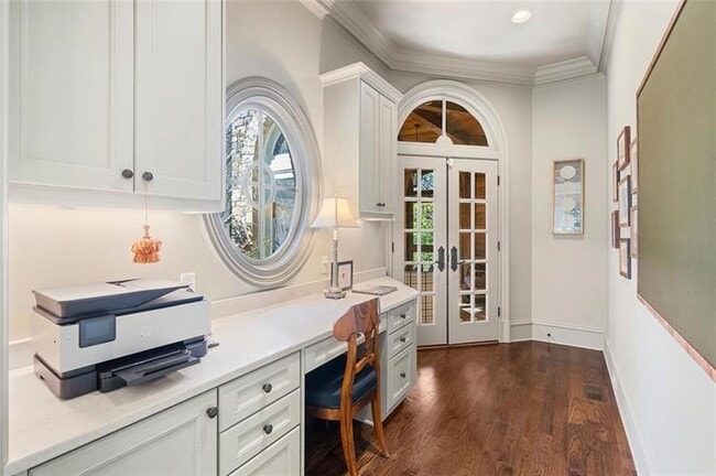 Building Photo - 5000 Long Island Dr