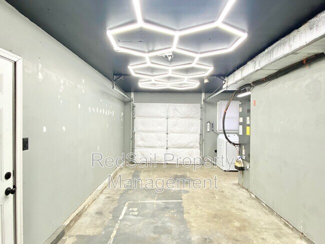 Building Photo - 107 Opal Dr