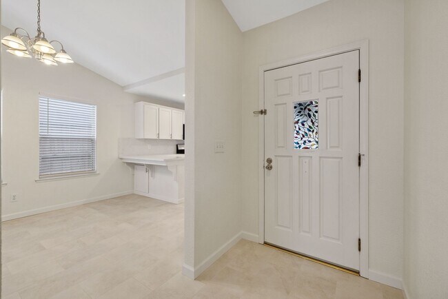 Building Photo - Pet Friendly, Updated NW Visalia Home Avai...