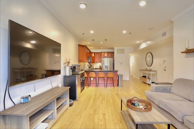 Building Photo - 421 Jackson St