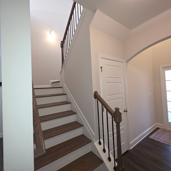 Building Photo - 8824 Sullivans Dr