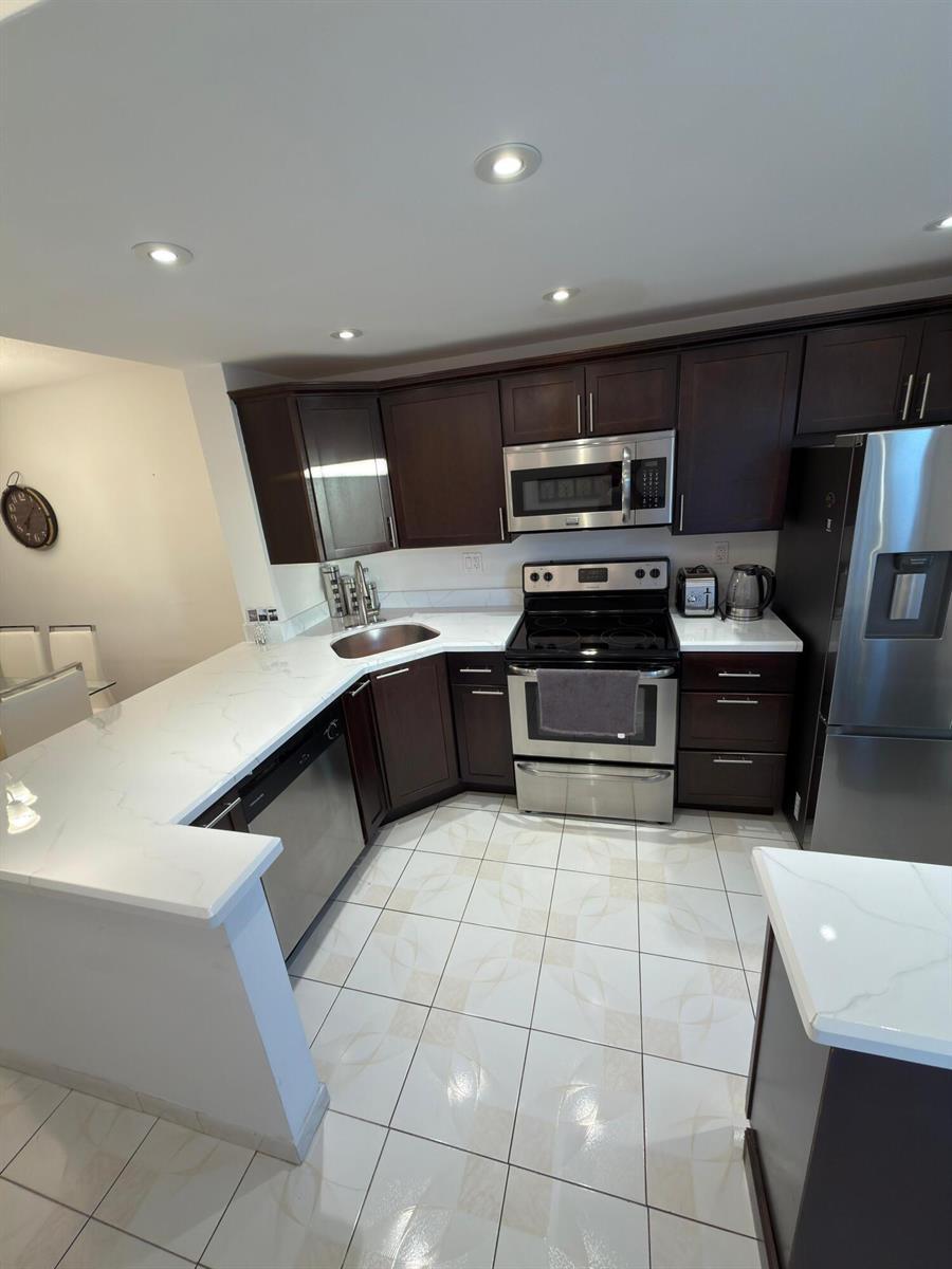 Building Photo - 450 Paradise Isle Blvd