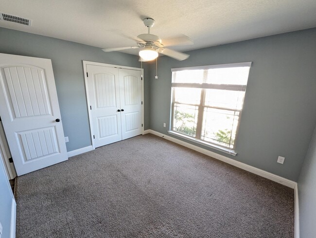 Building Photo - 2401 Spur Ln
