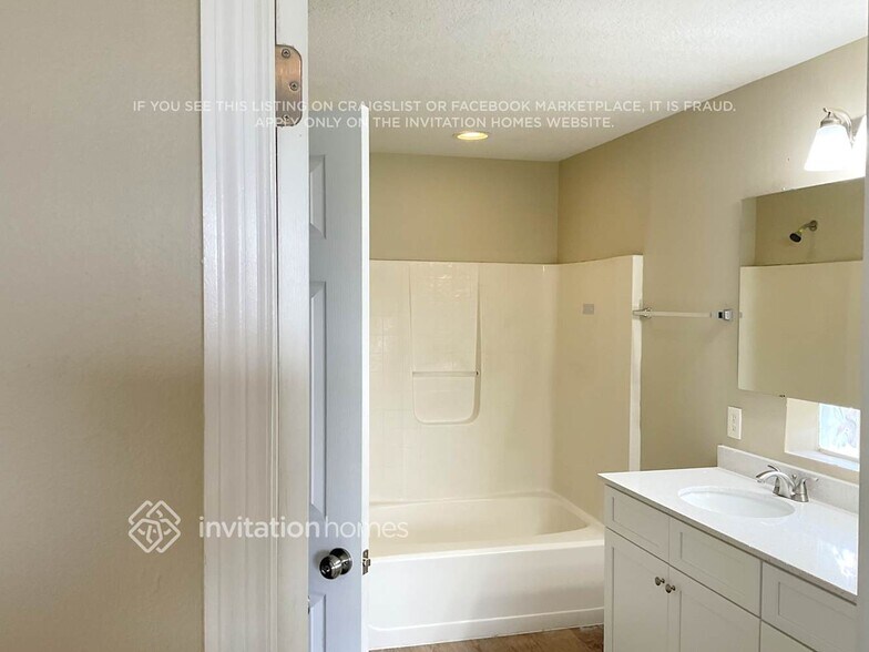 Building Photo - 336 Royal Ridge Dr