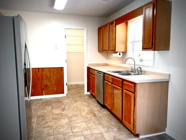 Building Photo - 1005 Gordon Woods Rd