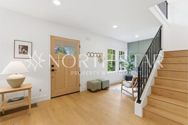 Building Photo - 592 9th St