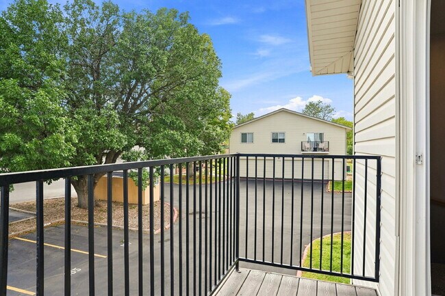 Building Photo - $1,945.95 with $300 Off the first month's rent, 2 Beds - 1 Bath, Single Family Home in Lakewood w...