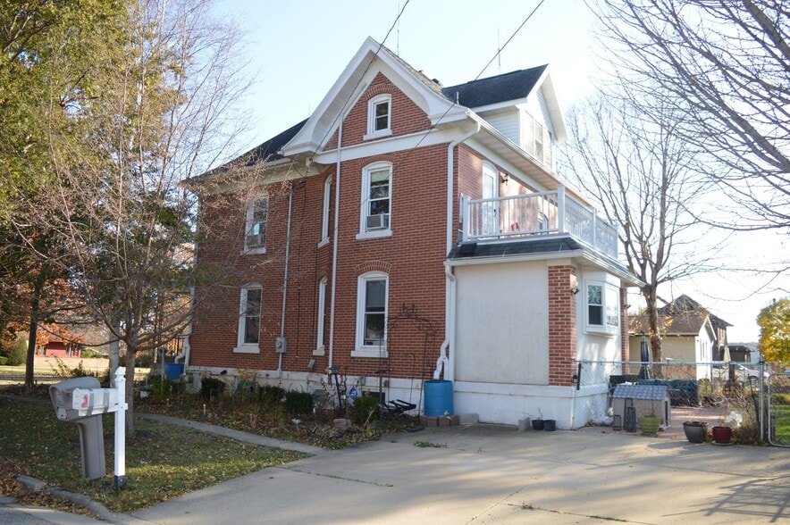 Building Photo - 1301 2nd St