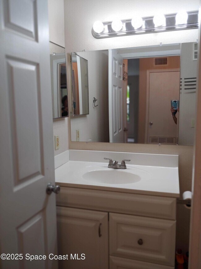 Building Photo - 225 S Tropical Trail