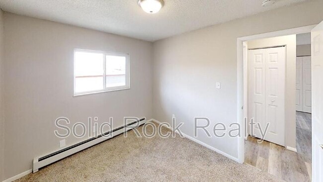 Building Photo - 2925 Straus Ln