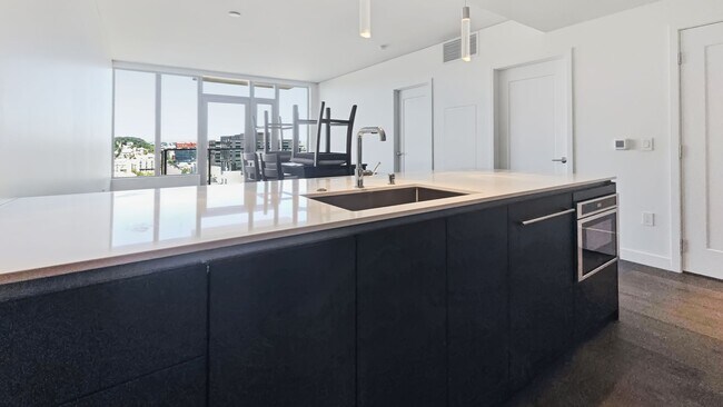 Building Photo - Luxury 1 Bed • 1 Bath at Spire Condominiums