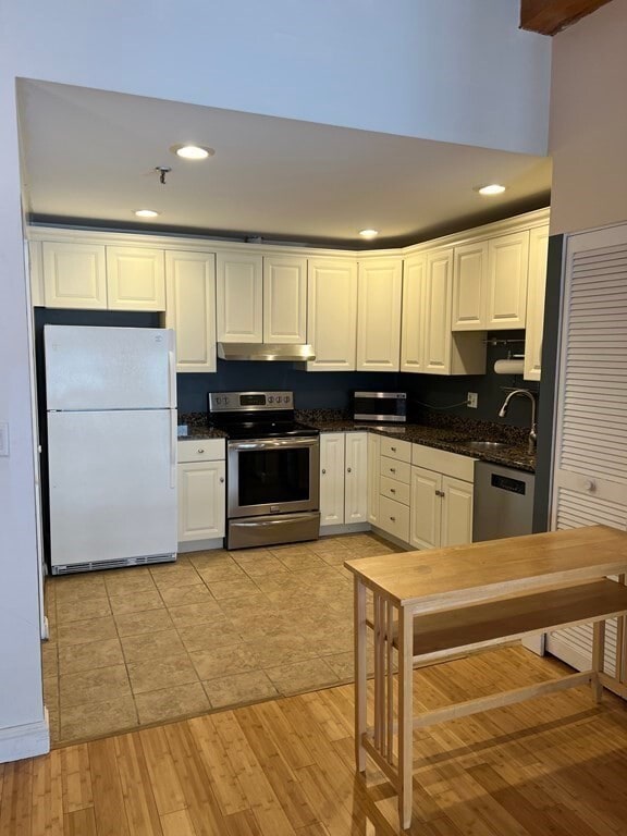 Building Photo - 33 Sleeper St