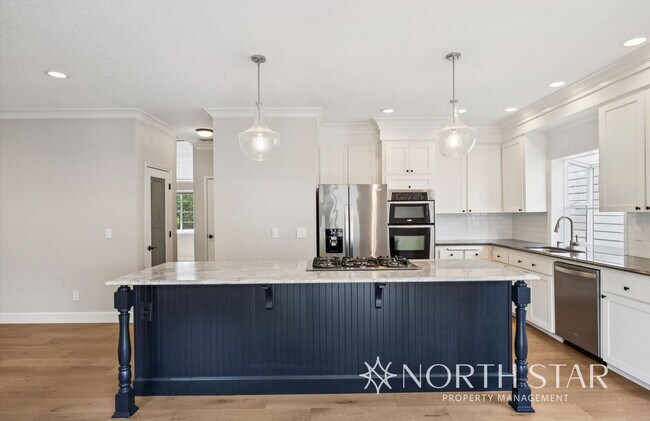 Building Photo - Westlake Traditional with Private, Level B...
