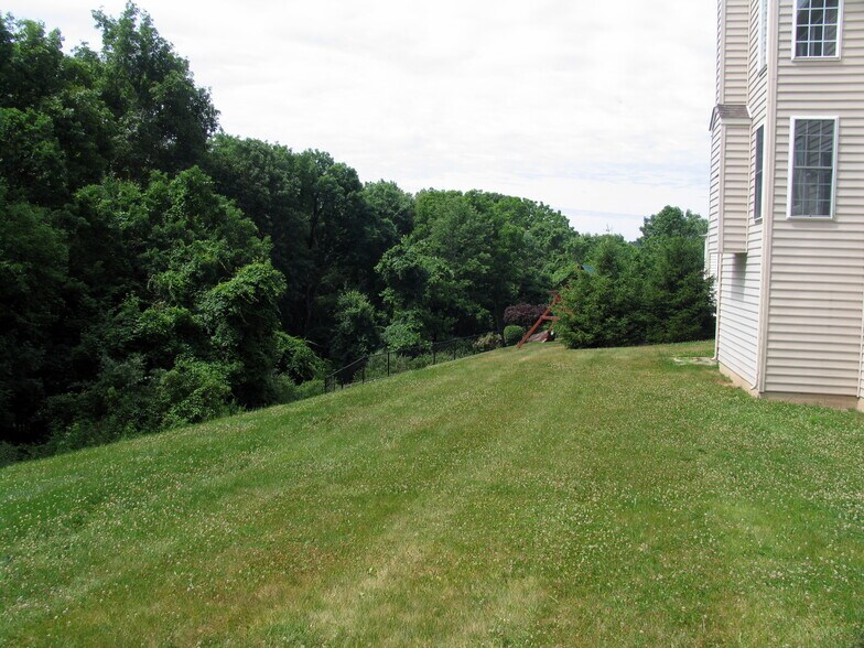 Building Photo - 2812 River Willow Dr