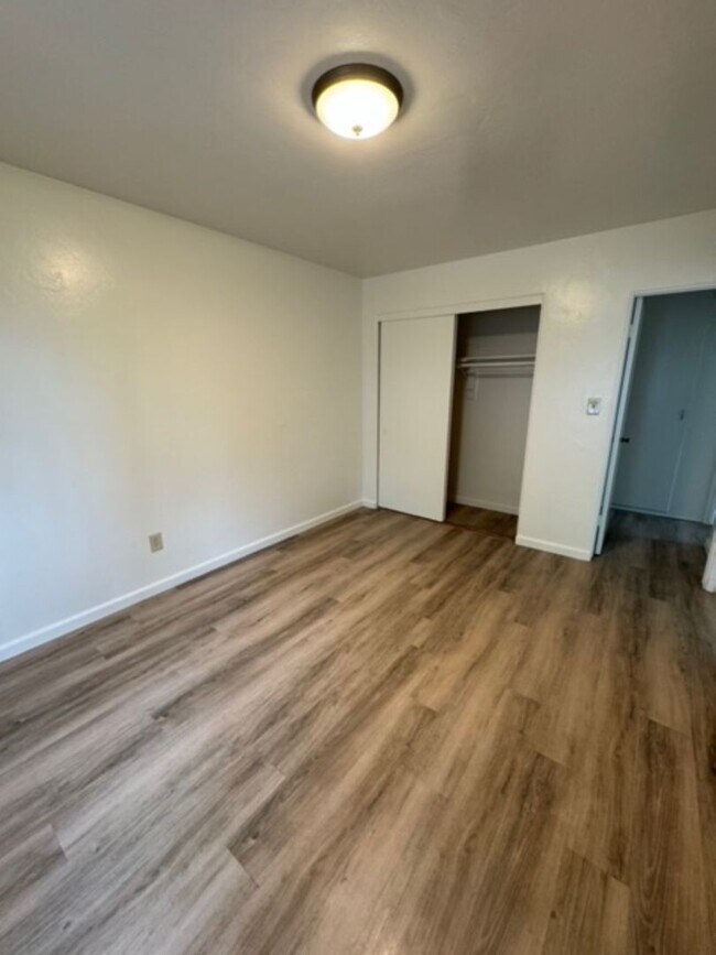 Building Photo - Oliver Ave | Relaxed Coastal Apartments in Pacific Beach – Easy Living Just Blocks from the Ocean!