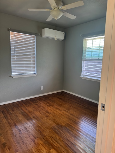 Building Photo - 1907 Nix St