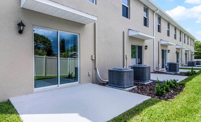 Building Photo - 526 Zinfandel Dr