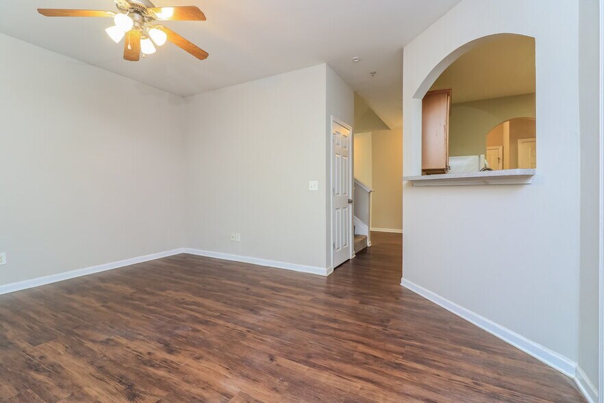 Building Photo - 204 Ranier Ct.