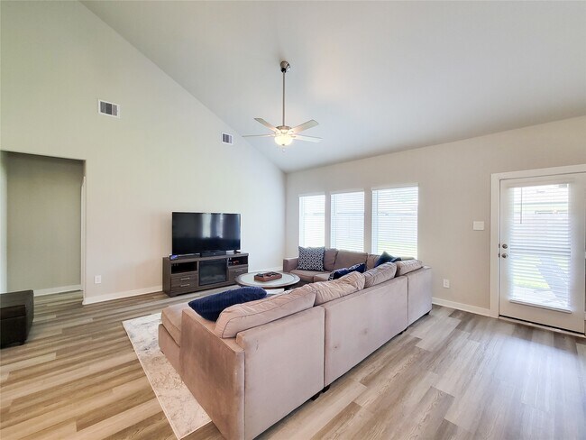 Building Photo - 8401 Hazel River Dr