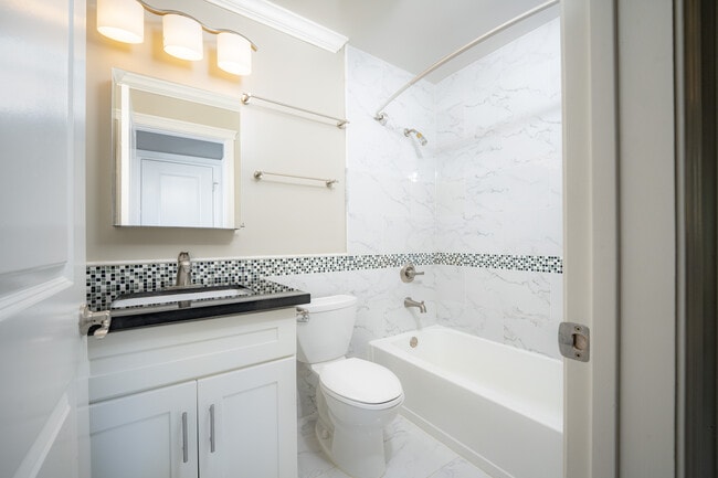 Aqua Terra 2 Bed, 2 Bath Bathroom - Aqua Terra Apartments