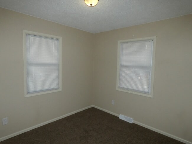 Building Photo - Beautiful Updated Home in North Kansas City!