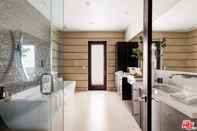 Building Photo - 3116 Elvido Dr