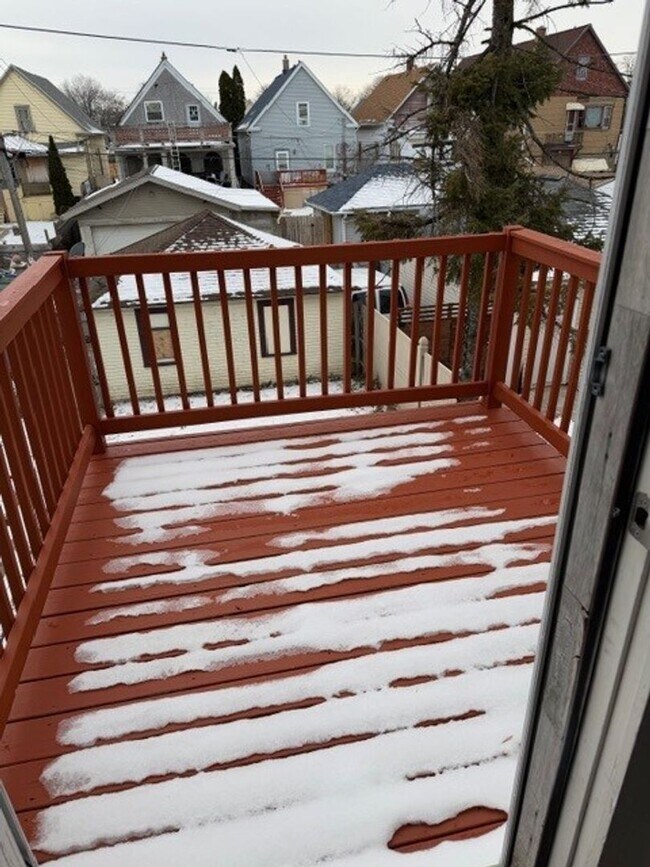 Building Photo - Newly Renovated 3-Bedroom Upper Duplex – Brand New Everything!