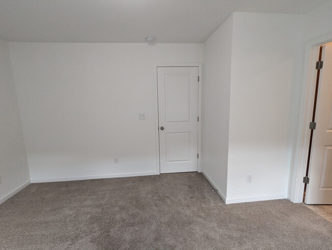 Building Photo - Room in Townhome on Scoter St