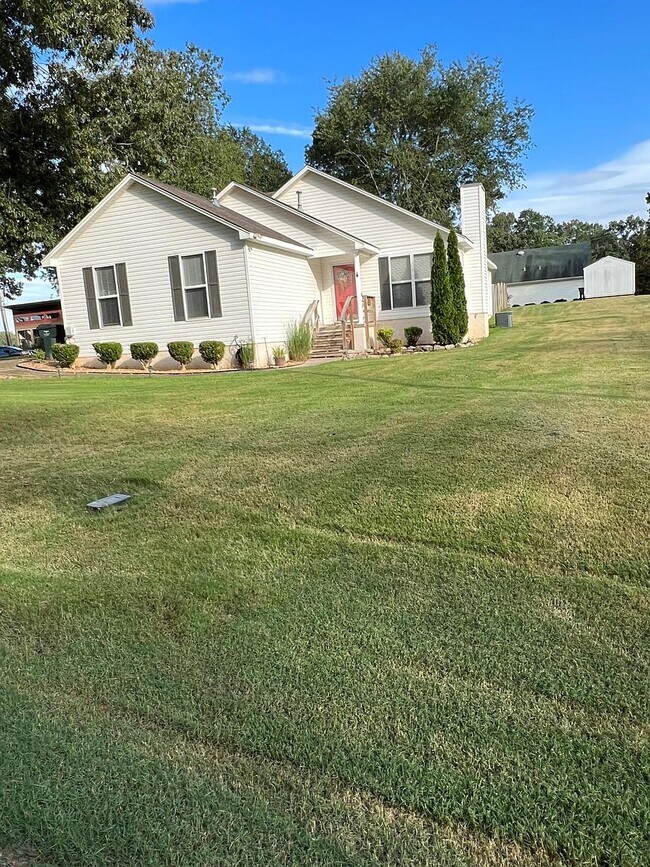 Building Photo - 140 Hampton Cir