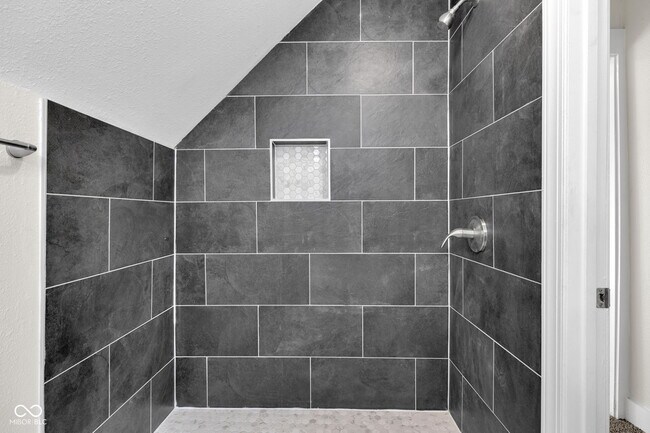 Building Photo - 3160 Graceland Ave