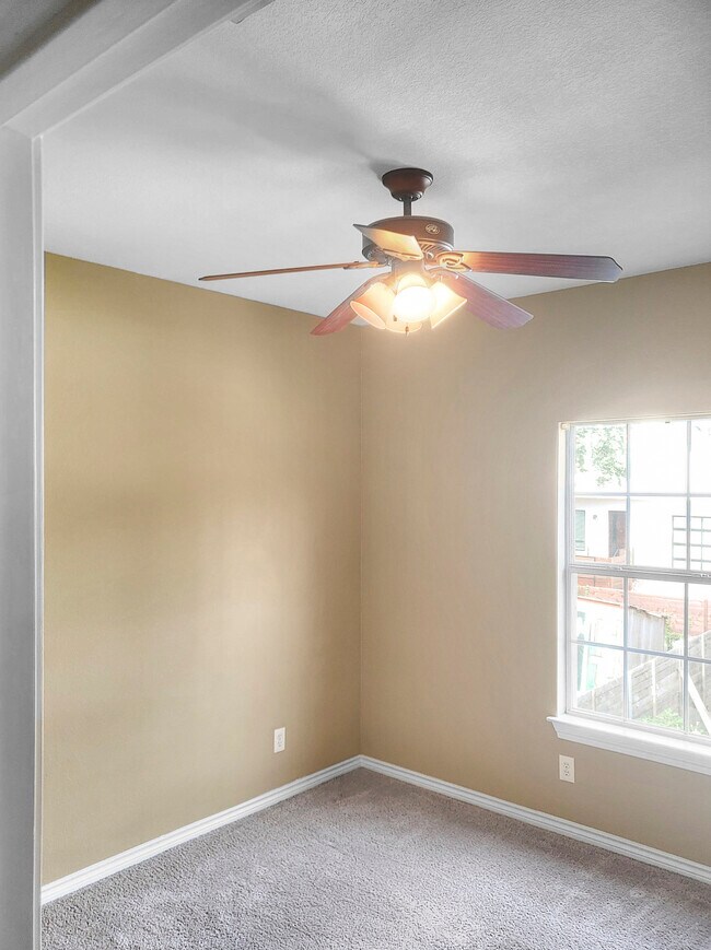 Building Photo - 1710 Ulit Ave