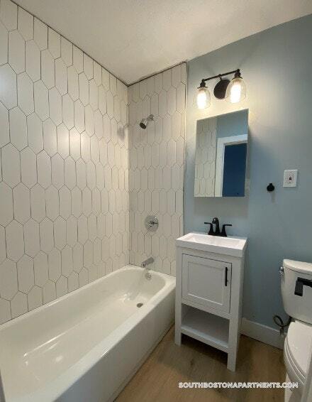 Building Photo - 740 E 7th St