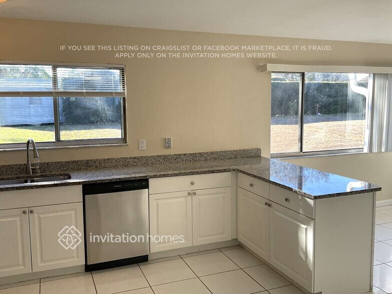 Building Photo - 785 SW Belmont Cir