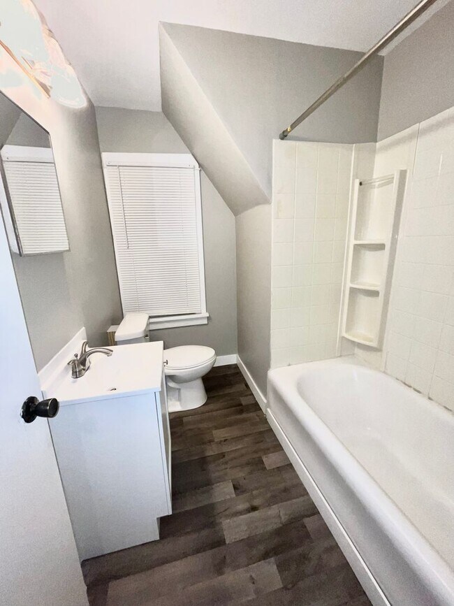 Building Photo - Beautiful 2 Bedroom Apartment!!!