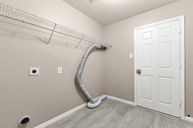 Building Photo - 17250 Cricketbriar Ct