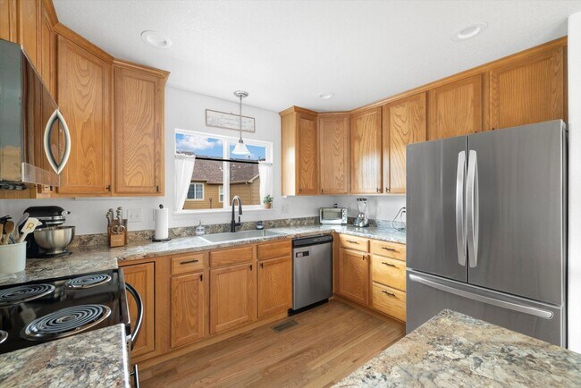 Building Photo - 3 Bed 3 Bath Castle Rock Townhome!