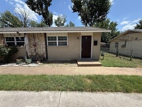 Building Photo - 211 Skyway Dr