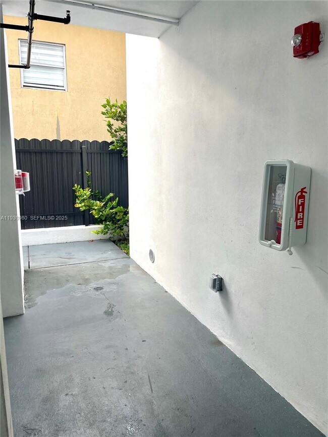 Building Photo - 1547 NW 2nd St