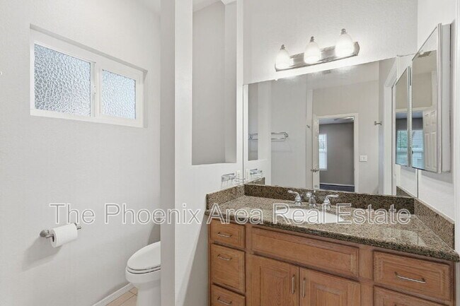 Building Photo - 4425 E Douglas Ave