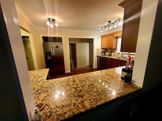 Building Photo - 412 Maiden Ln