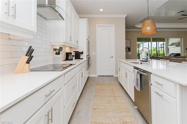 Building Photo - 5856 Sunningdale St