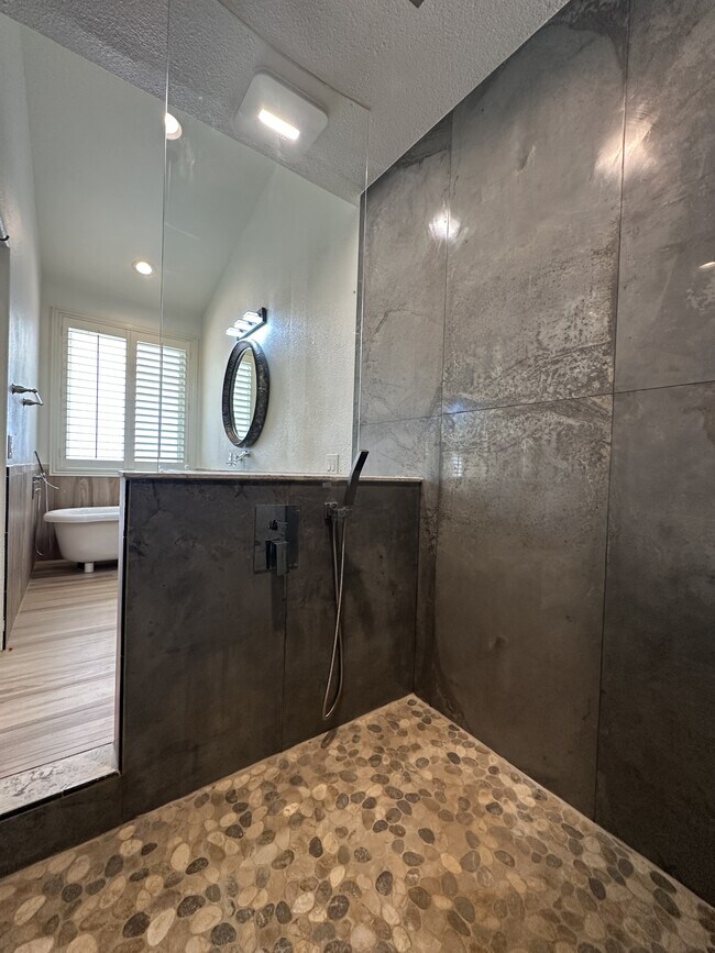 Building Photo - 8317 San Ramon Dr