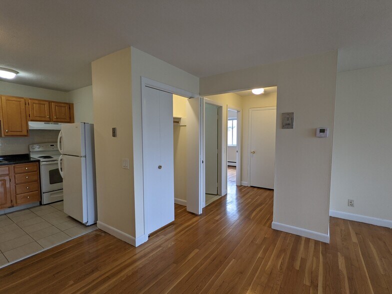 Building Photo - 75 Gardner St